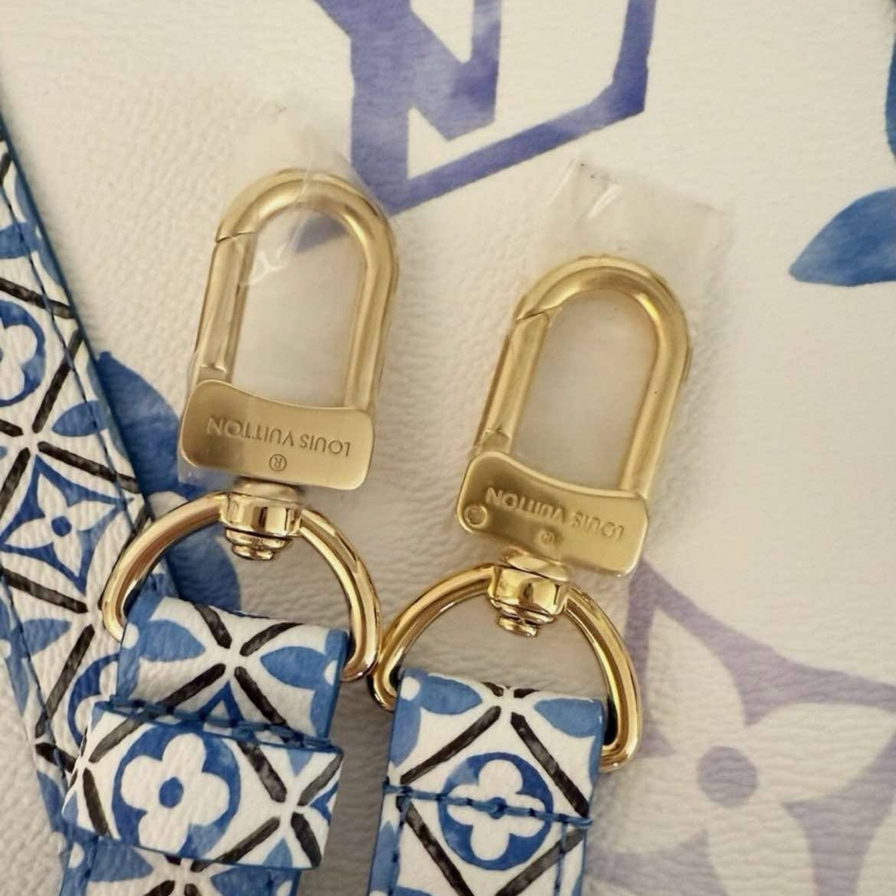 Louis Vuitton Blue and White Travel Bag for Stylish Journeys
